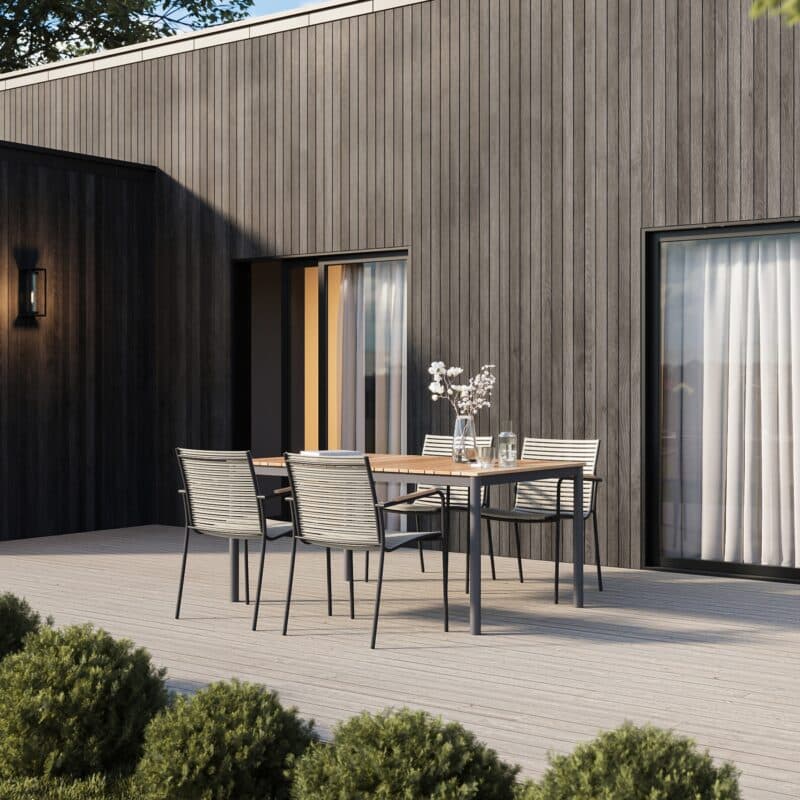 Cinas Gartenmöbel-Set mit Gartenstuhl "Mood Classic" Kunststoff-Lamellen sandy grey, Aluminium-Gestell anthrazit, Teak-Armlehnen und Gartentisch "Mood Classic Midway" mit Teakplanken 159x100 cm