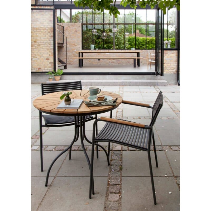 Cinas "Mood Classic" Gartenstuhl, Kunststoff-Lamellen schwarz und "Ellen" Gartentisch Ø 80 cm, Aluminium anthrazit, Teak