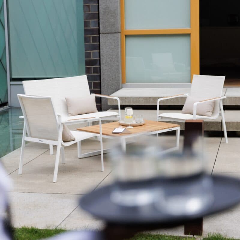 Kettler "Diamond" Loungeset mit "Ocean Skid Platform" Loungetisch, Gestelle Aluminium weiß matt, Sitz Textilgewebe beige, Armlehnen und Tischplatte Teak