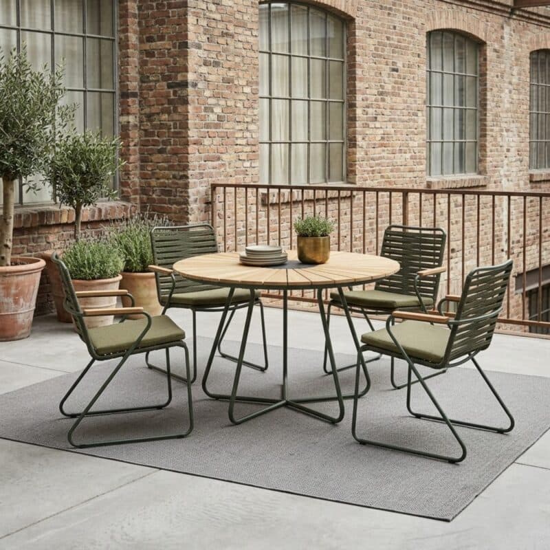 Liadomo "Atina" Set mit Stapelstuhl, Kufengestell Edelstahl dunkelgrün, Rope oliv und Gartentisch Ø 110 cm mit Teakplatte mit Keramik-Einlage