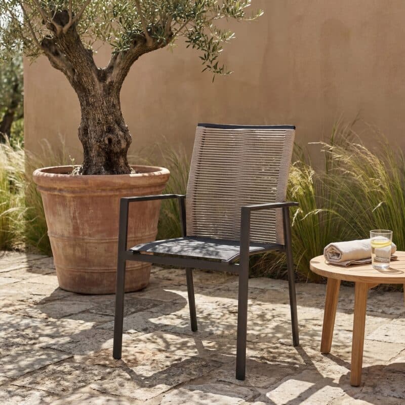 Liadomo "Limbadi" Gartenstuhl, Aluminium anthrazit, Textilgewebe anthrazit, Rope beige (Bild KI-generiert)