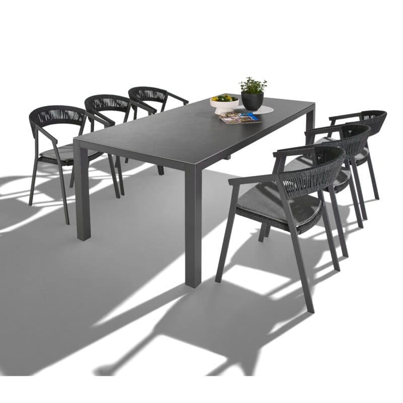 Liadomo Set mit "Lenzi" Stapelstuhl, Alu anthrazit, Rope anthrazit, Sitzkissen hellgrau und "Scalea" Tisch, Alu anthrazit, Keramikplatte in Granitoptik, 210×100 cm