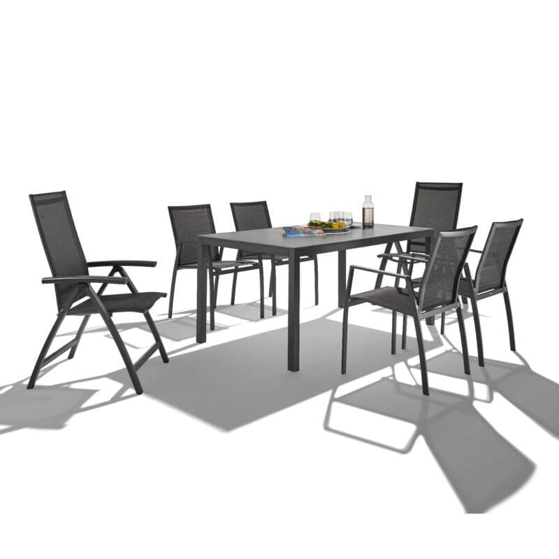 Liadomo Set mit "Scalea" Tisch 160x90 cm, Alu anthrazit, Tischplatte Keramik. "Pellaro" Stapelstuhl und "Ricadi" Klappsessel. Alu anthrazit, Textilgewebe anthrazit