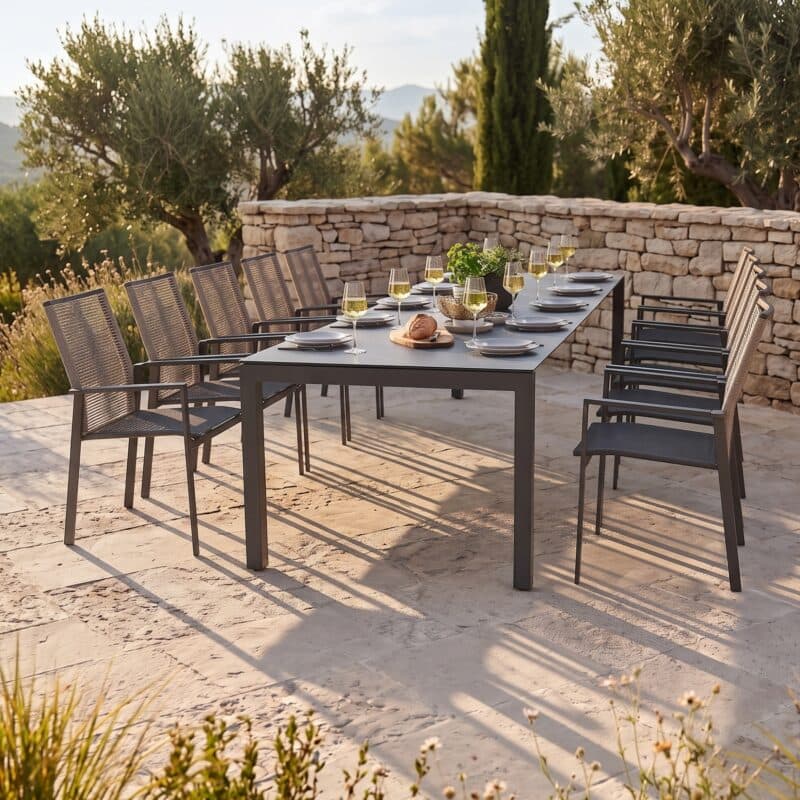 Gartenmöbel-Set 11-tlg. mit CASA DOMA "Amato" Ausziehtisch 210/270/330 cm, Edelstahl/HPL und Liadomo "Limbadi" Stapelstuhl Alu anthrazit, Rope beige/Textilen (Bild KI-generiert)