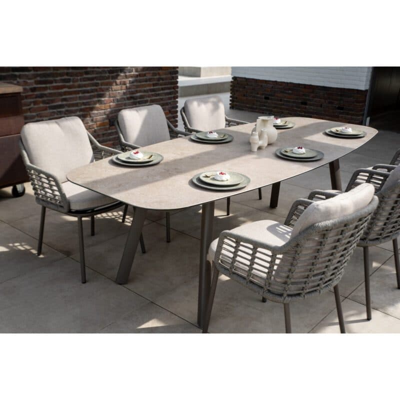 4Seasons Outdoor "Puglia" Diningsessel, Aluminium terre, Rope grau, Bezug hellgrau mit Tisch "Manolo", Aluminium terre