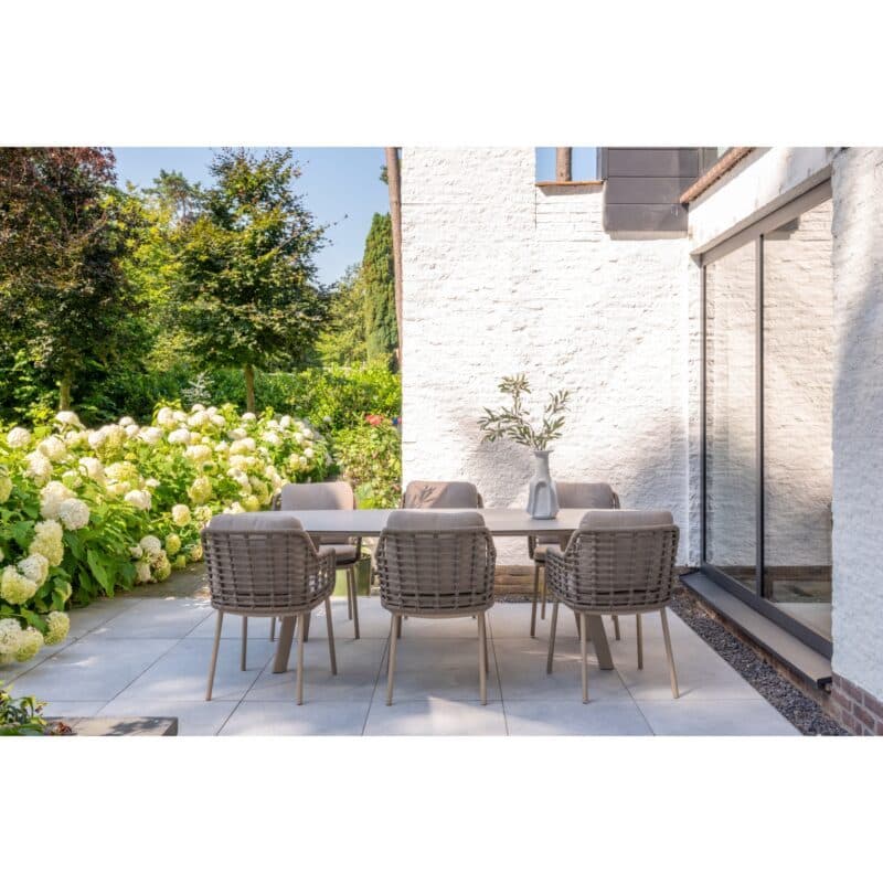 4Seasons Outdoor Set mit Tisch "Manolo" 240x103 cm, Tischplatte Keramik hellgrau mit Diningsessel "Puglia" Rope taupe, Bezug latte, Aluminium latte