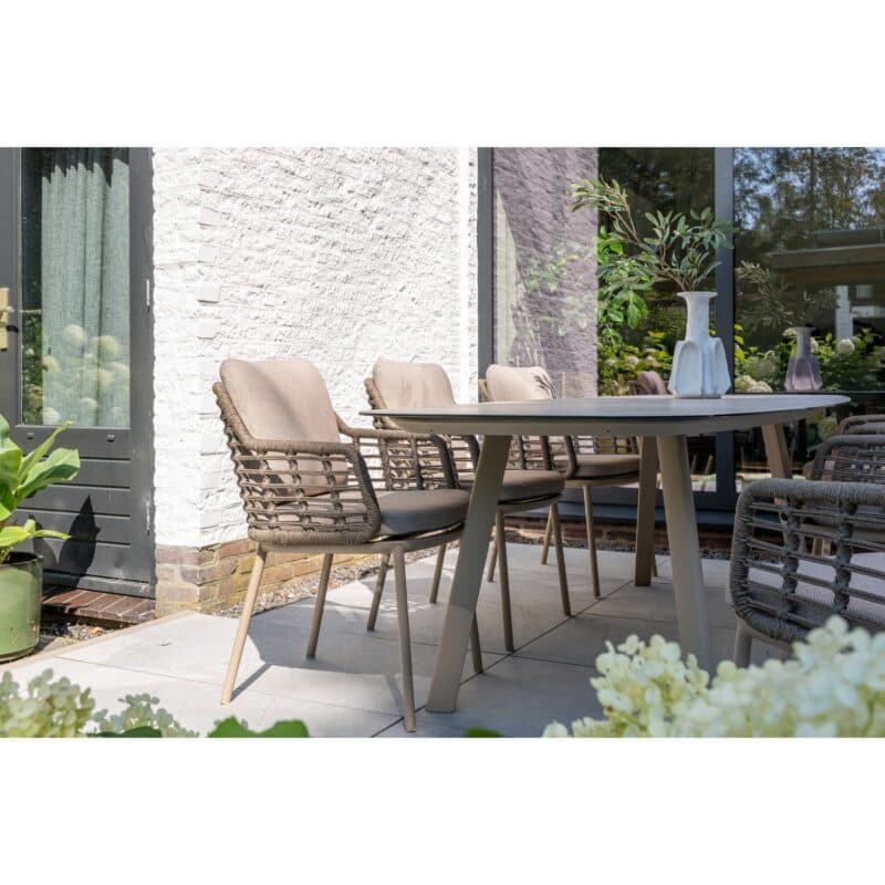 4Seasons Outdoor Set mit Tisch "Manolo" 240x103 cm, Tischplatte Keramik hellgrau mit Diningsessel "Puglia" Rope taupe, Bezug latte, Aluminium latte