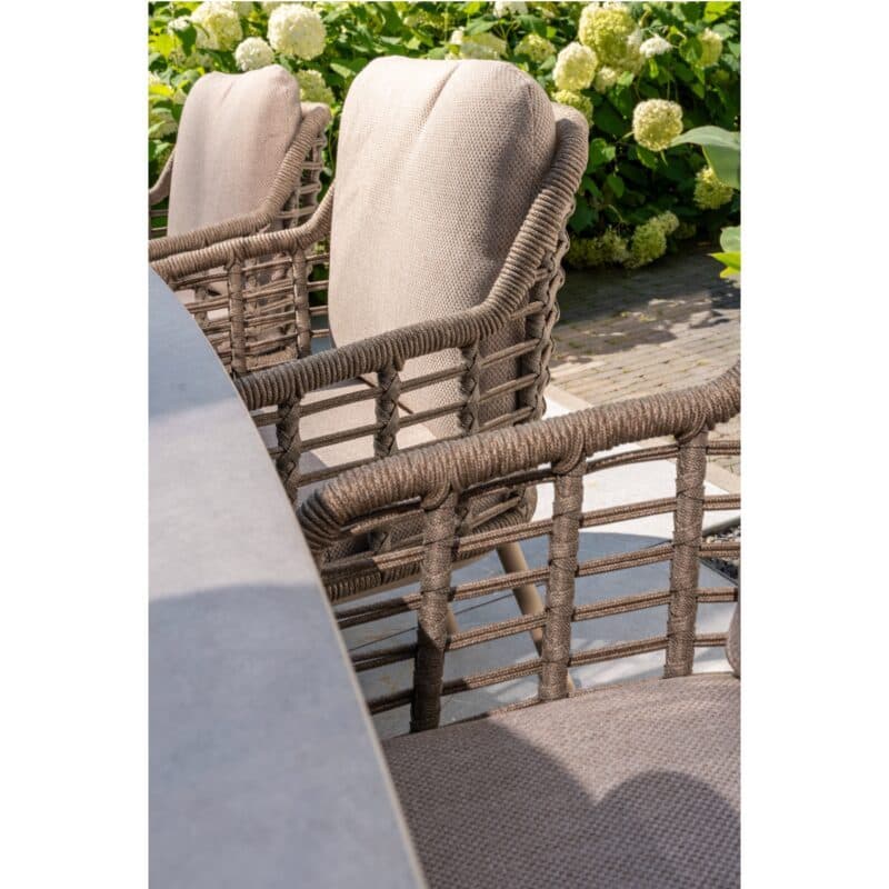 4Seasons Outdoor Set mit Tisch "Manolo" 240x103 cm, Tischplatte Keramik hellgrau mit Diningsessel "Puglia" Rope taupe, Bezug latte, Aluminium latte