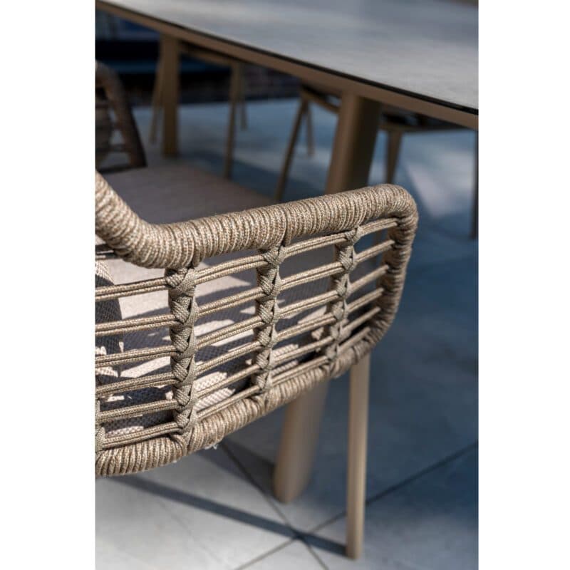 4Seasons Outdoor Set mit Tisch "Manolo" 240x103 cm, Tischplatte Keramik hellgrau mit Diningsessel "Puglia" Rope taupe, Bezug latte, Aluminium latte