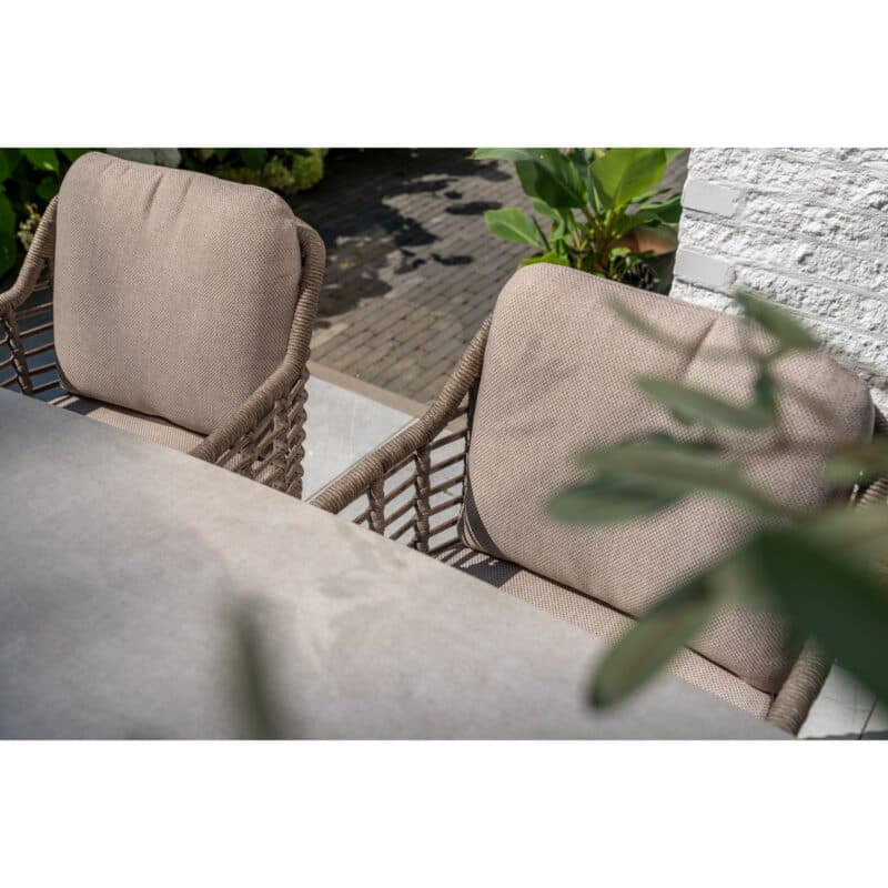 4Seasons Outdoor Set mit Tisch "Manolo" 240x103 cm, Tischplatte Keramik hellgrau mit Diningsessel "Puglia" Rope taupe, Bezug latte, Aluminium latte