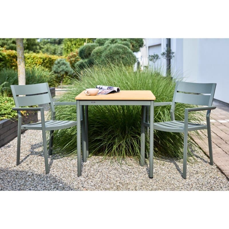 Brafab "Delia/Nox Bistro" Set 3-teilig, mit Stapelstuhl und Gartentisch 70x70 cm, Gestelle Aluminium, diverse Farben, Tischplatte Bambus
