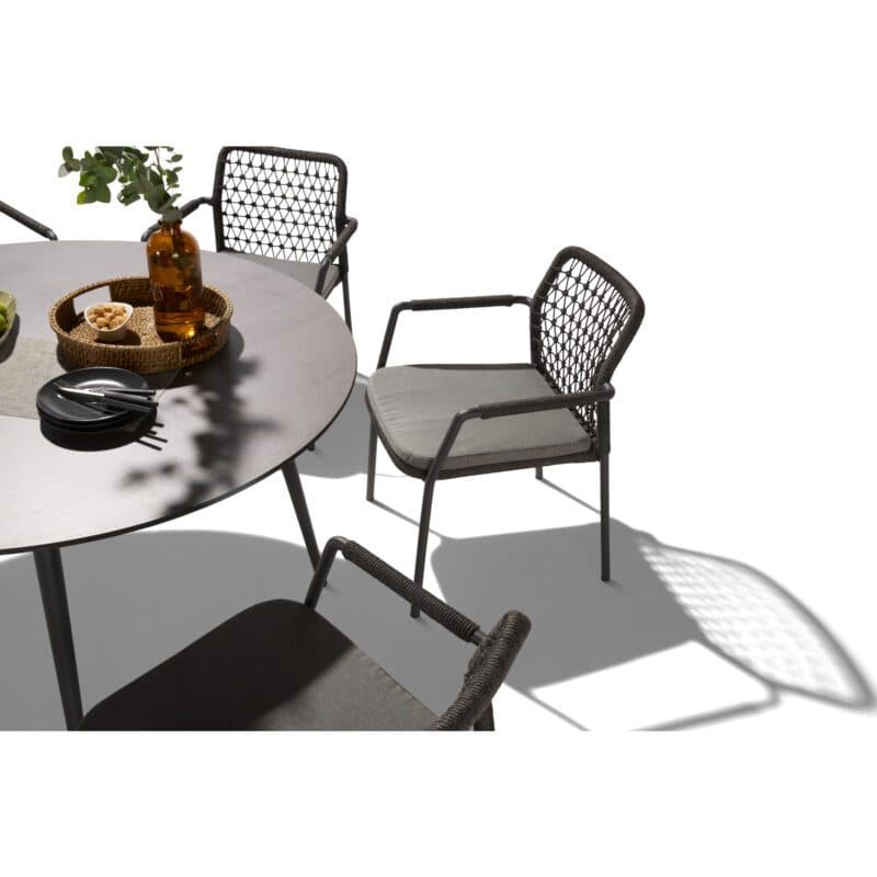 CASA DOMA Set mit "Fasano" Stapelstuhl, Alu anthrazit, Rope anthrazit Knoten und "Napola" Gartentisch Ø 130 cm, Alu anthrazit, Tischplatte HPL chromix anthrazit