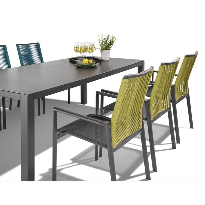Liadomo Set mit "Scalea" Tisch 210x100 cm, Alu anthrazit, Tischplatte Keramik Granitoptik und "Limbadi" Stapelstuhl, Alu anthrazit, Textilgewebe anthrazit, Rope grün und blau