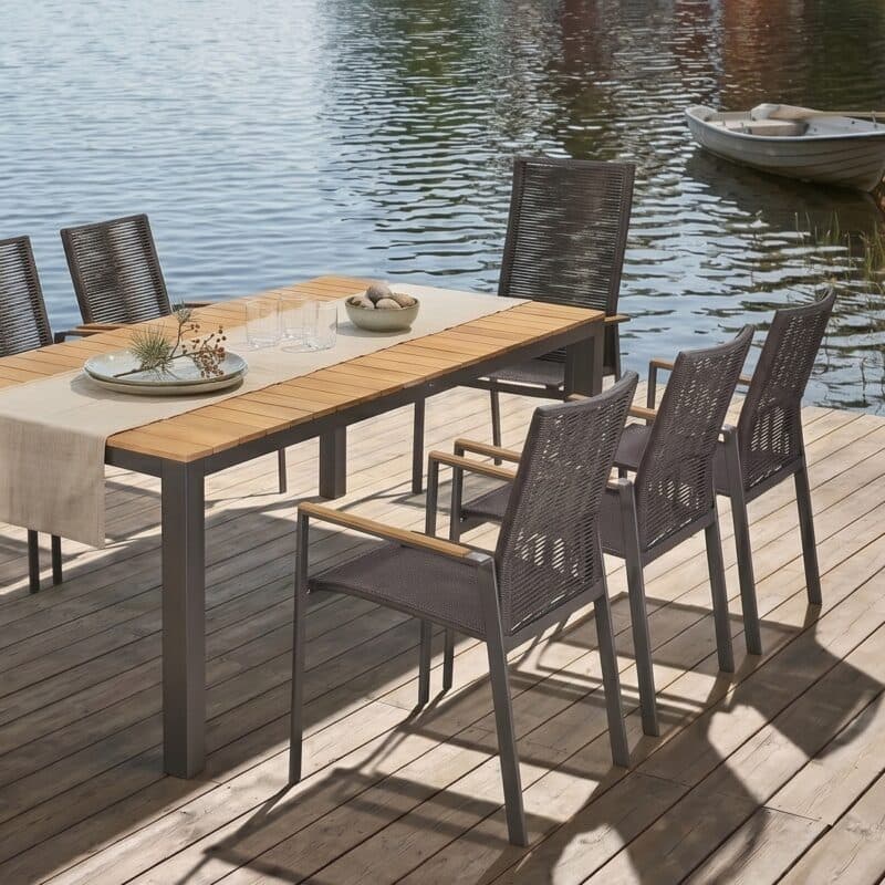 Liadomo Set 9-tlg. mit "Scalea" Tisch 210x100 cm, Tischplatte Teak und "Limbadi" Stapelstuhl, Aluminium anthrazit, Rope anthrazit, Armlehnen Teak (Bild KI-generiert)