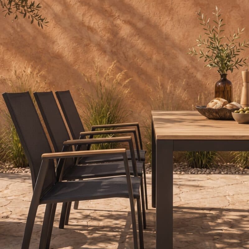 liadomo-set-tisch-scalea-210-alu-anthrazit-teak-stuhl-pellaro-alu-anthrazit-textil-anthrazit-arms-teak-7-tlg-1750862-ki (Bild KI-generiert)