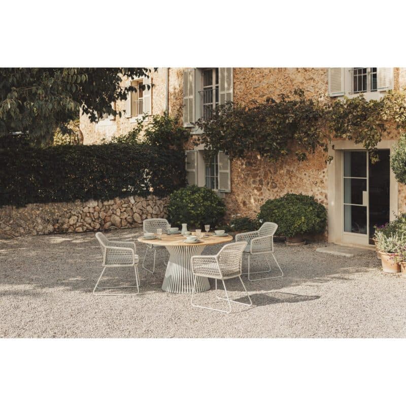 Niehoff "Lido" Gartenstuhl mit "Acore" Gartentisch, Gestelle Aluminium ivory, Tischplatte Teakholz, Sitzschale Rope beige, Kissen taupe meliert