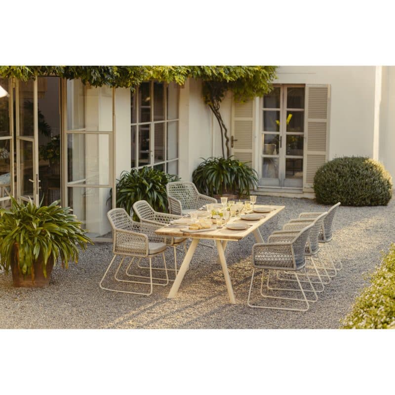 Niehoff "Valletta" Gartentisch mit "Lido" Gartenstuhl, Gestelle Aluminium ivory, Tischplatte Teakholz, Sitzschale Rope beige, Kissen taupe meliert
