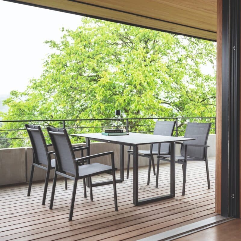 Stern Gartenmöbel-Set mit Gartenstuhl New Levanto, Gestell anthrazit, Textilgewebe karbon und Kufentisch, Gestell Aluminium anthrazit, Tischplatte HPL Slate, 160x90 cm