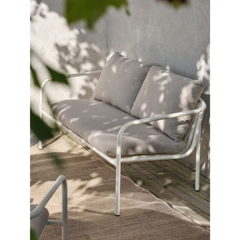 Brafab "Bendt" 2-Sitzer Loungesofa, Gestell Aluminium pearl white, Kissen Teddy beige