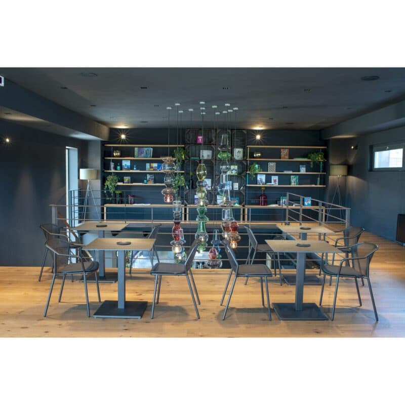 Emu "Darwin" Stapelstuhl, Gestell und Sitzfläche Stahl eisen antik