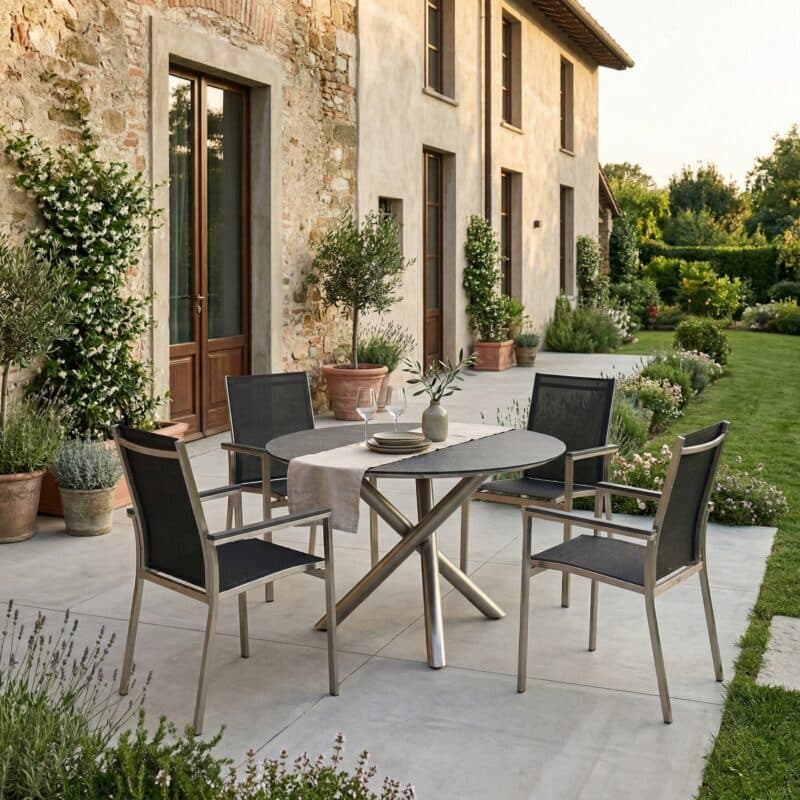 Gartenmöbel-Set mit Liadomo "Motta" Gartenstuhl und CASA DOMA "Perano" Tisch Ø 120 cm, Gestelle Edelstahl, Tischplatte HPL Scivaro Schiefer