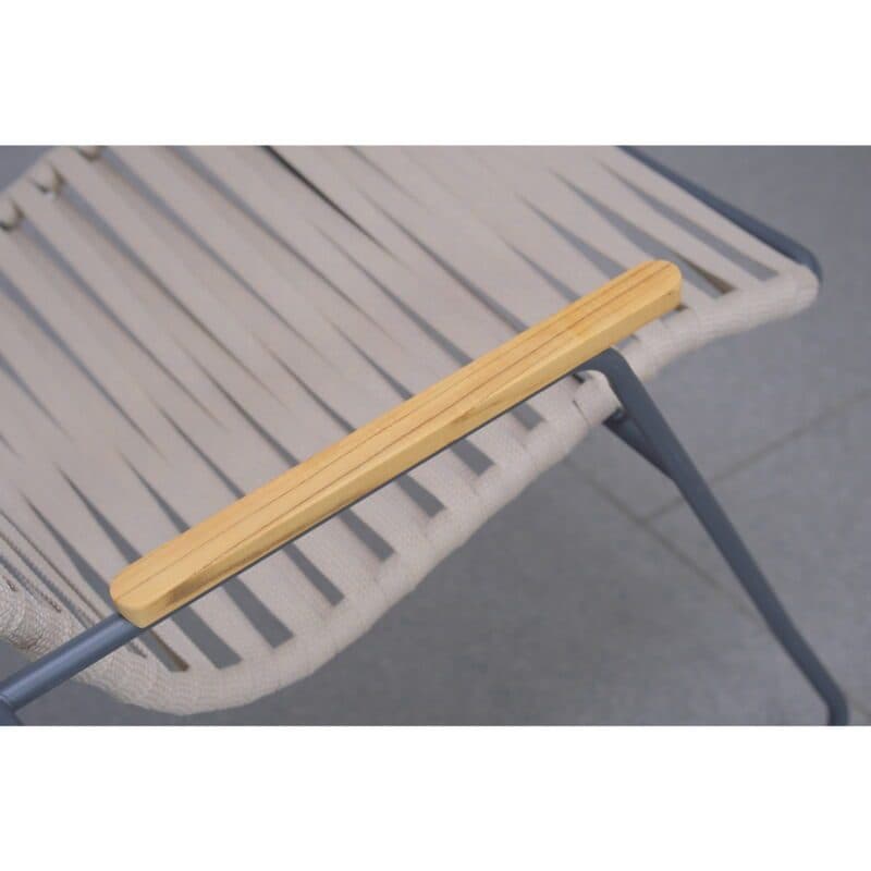 Liadomo "Atina" Loungesessel, Gestell Edelstahl anthrazit, Sitz- und Rückenfläche Rope beige, Armlehne Teakholz, Detail Armlehne