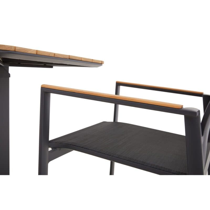 Liadomo "Limbadi" Stapelstuhl, Gestell Aluminium anthrazit, Bespannung Textilen anthrazit, Armlehne mit Teakholz-Auflage