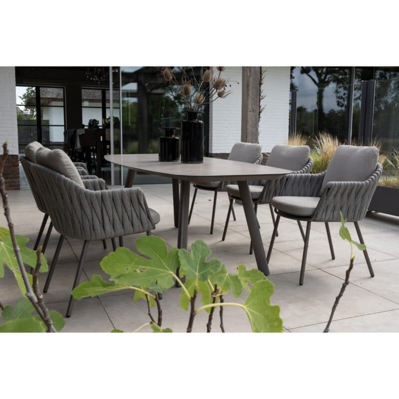 4Seasons Outdoor "Cannes" Diningsessel, Gestell Aluminium terre, Rope-Bespannung grau, Kissen Olefin hellgrau mit "Manolo" Gartentisch, Tischplatte Keramik sand