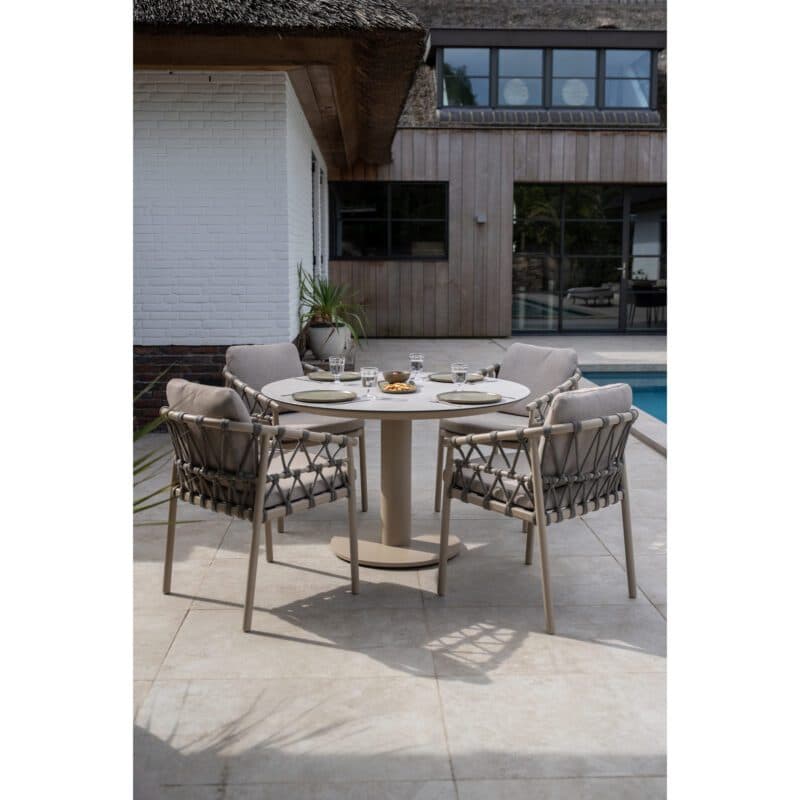 4Seasons Outdoor "Piacenza" Diningsessel, Gestell Aluminium latte, Rope-Bespannung grau, Kissen Olefin hellgrau mit "Sarah" Gartentisch, Tischplatte Glaskeramik grau