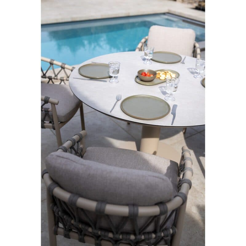 4Seasons Outdoor "Piacenza" Diningsessel, Gestell Aluminium latte, Rope-Bespannung grau, Kissen Olefin hellgrau mit "Sarah" Gartentisch, Tischplatte Glaskeramik grau