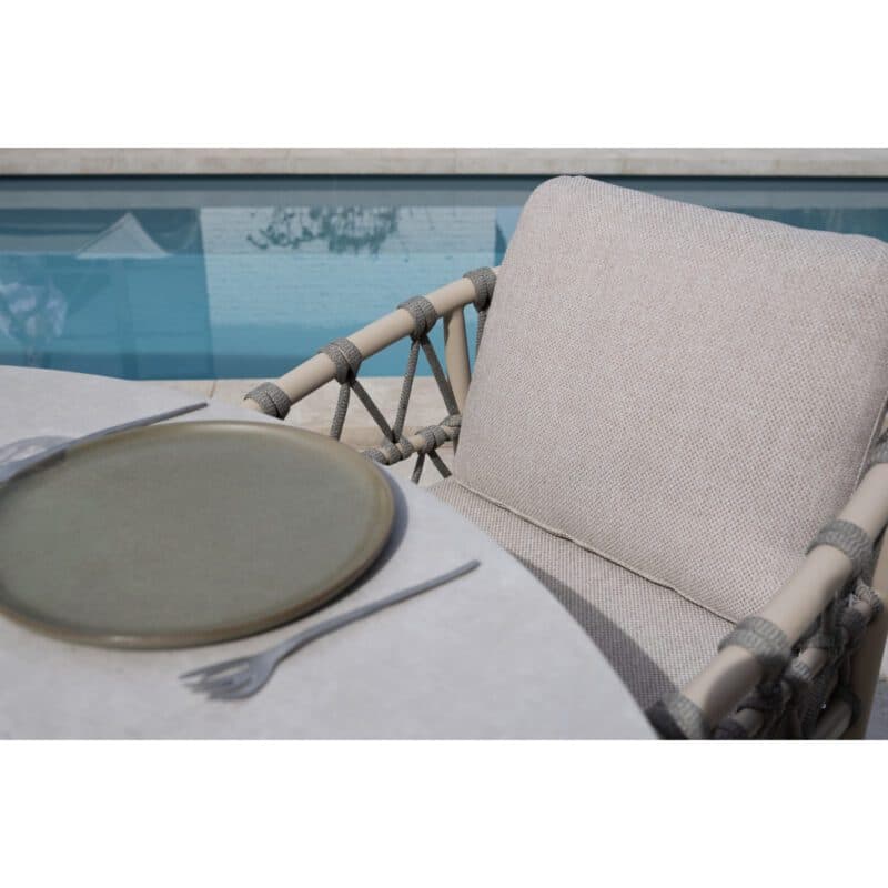 4Seasons Outdoor "Piacenza" Diningsessel, Gestell Aluminium latte, Rope-Bespannung grau, Kissen Olefin hellgrau mit "Sarah" Gartentisch, Tischplatte Glaskeramik grau