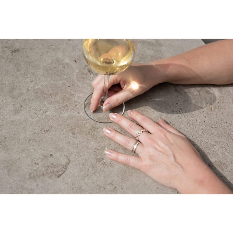 4Seasons Outdoor "Prado" Gartentisch Ø 130 cm, Gestell Edelstahl terre, Tischplatte Keramik terre