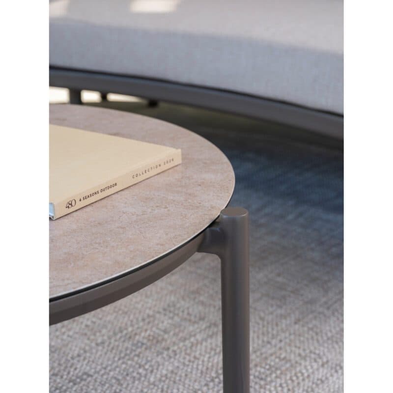 4Seasons Outdoor "Vic" Loungetisch Ø 73 cm, Gestell Aluminium terre, Tischplatte Glaskeramik sand