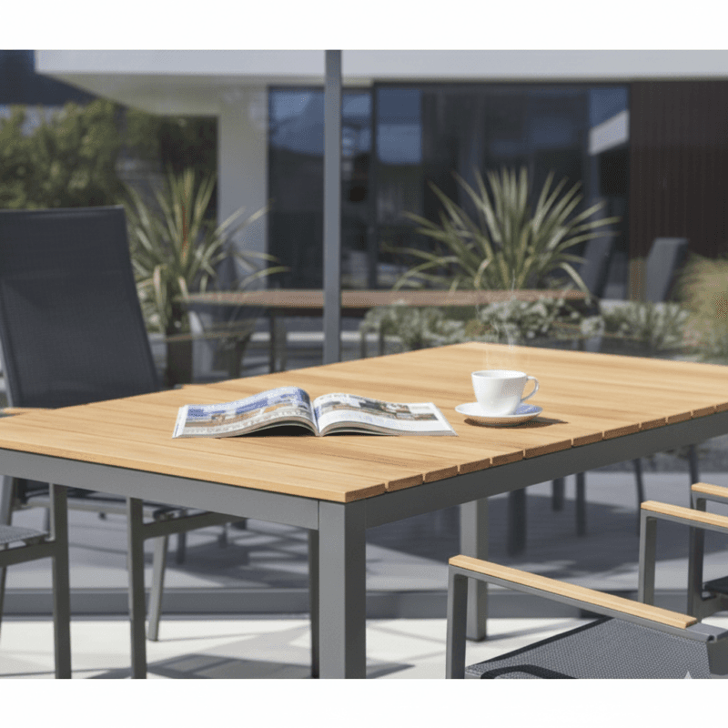 Liadomo Gartenmöbel-Set mit "Limbadi" Hochlehner und "Scalea" Tisch 160x90cm, Gestelle Aluminium anthrazit, Tischplatte und Armlehnen Teakholz