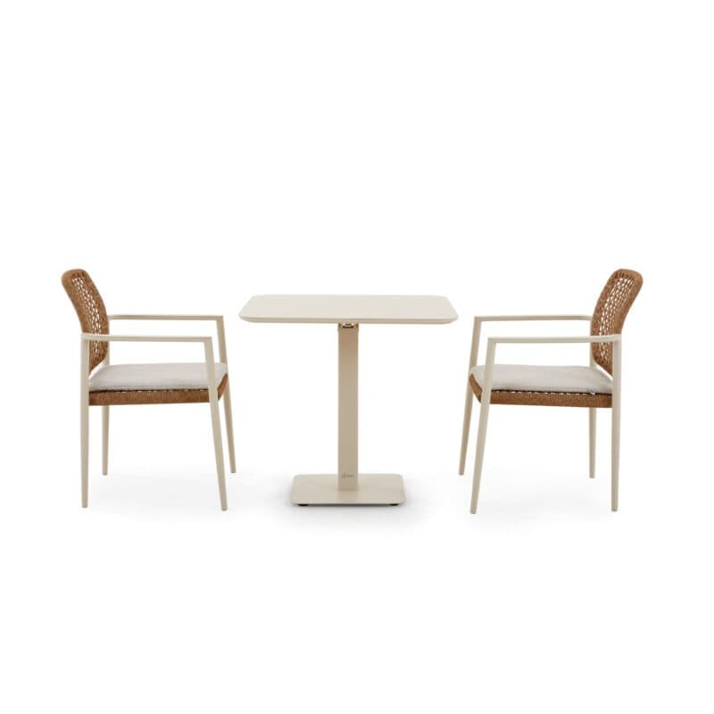 Gartenmöbel-Set mit CASA DOMA "Lavello" Stapelsessel und Liadomo "Torano" Klapptisch 80x80 cm, Gestelle Aluminium cream, Geflecht naturfarben, Kissen beige