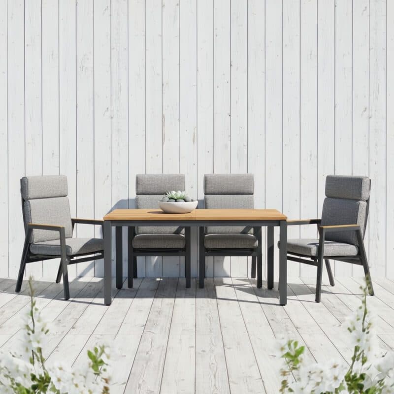 Gartenmöbel-Set mit Liadomo "Celano" Sessel, Aluminium anthrazit, Polster grau, Armlehnen Teak und CASA DOMA "Varano" Ausziehtisch 160/260x90 cm, Edelstahl anthrazit/Teak (Bild KI-generiert)