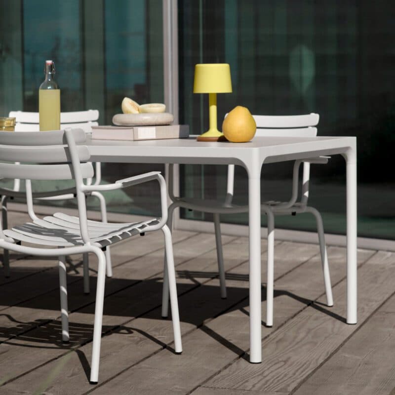 Houe "Four" Gartentisch, Aluminium muted white, Tischplatte Keramik shell