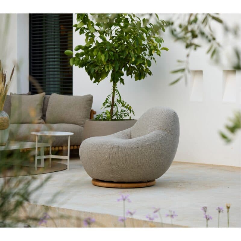 Cane-line "Gem" Loungesessel mit Teak-Drehfuß, Bezug Rise light brown