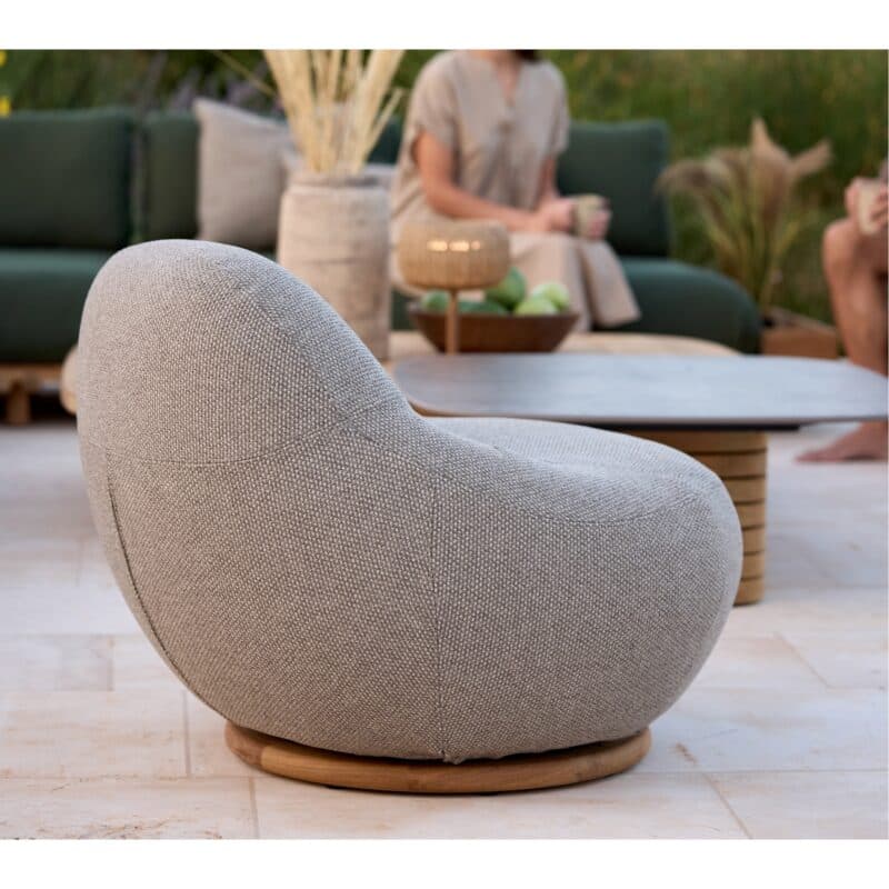 Cane-line "Gem" Loungesessel mit Teak-Drehfuß, Bezug Rise light brown