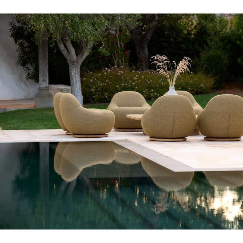 Cane-line "Gem" Loungesessel mit Teak-Drehfuß, Bezug Rise turmeric yellow