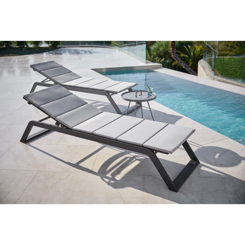 Cane-line "Siesta" Sonnenliege, Aluminium und Cane-line Tex grau mit Auflage hellgrau