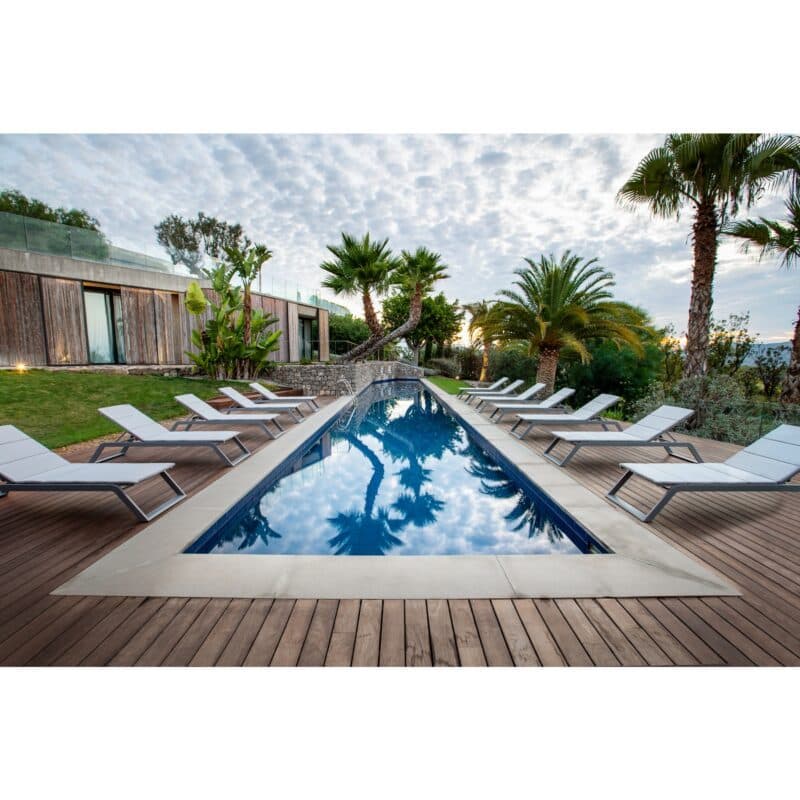 Cane-line "Siesta" Sonnenliege, Aluminium und Cane-line Tex hellgrau mit Auflage hellgrau