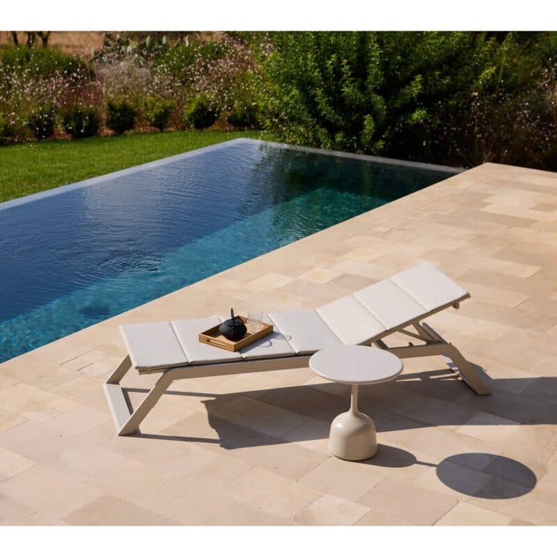 Cane-line "Siesta" Sonnenliege, Aluminium und Cane-line Tex sand mit Auflage sand