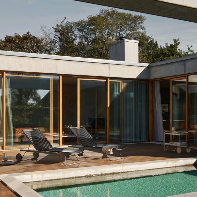 Houe "Click" Sonnenliege, Stahlgestell grau, Kunststoff-Lamellen schwarz