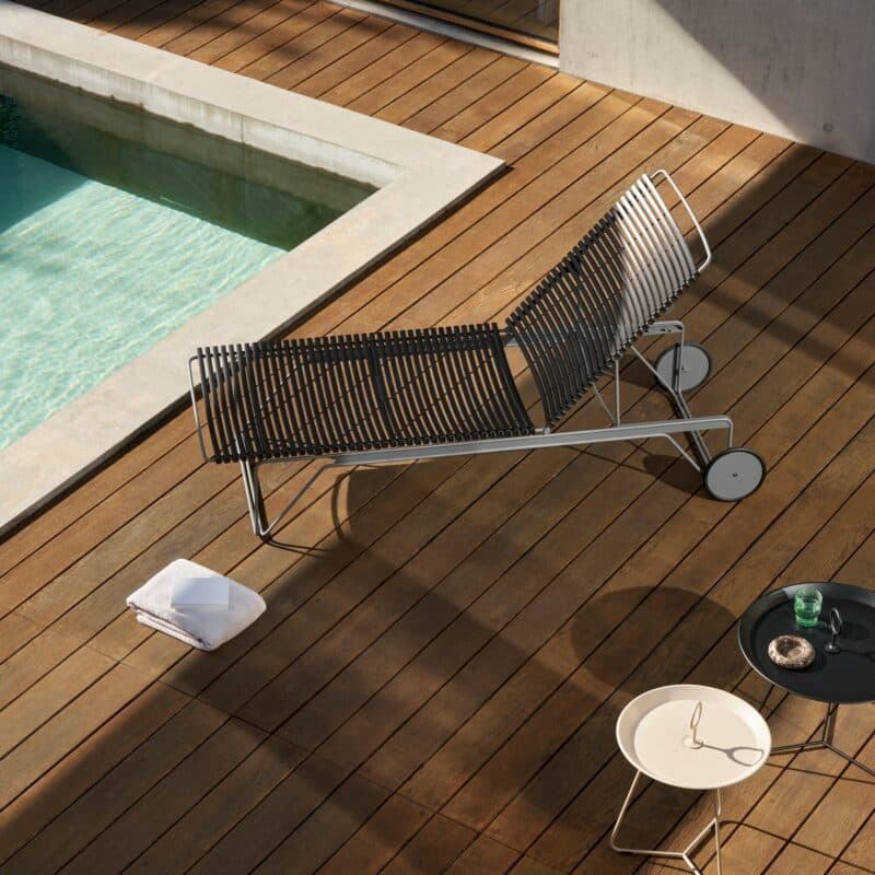 Houe "Click" Sonnenliege, Stahlgestell grau, Kunststoff-Lamellen schwarz