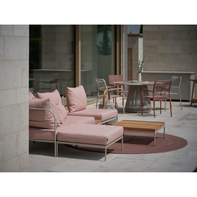 Stern "Coco" Loungegruppe, Gestell Aluminium greige, Sitzfläche Textilgewebe sesam, Kissen Polyacryl lychee, Tischplatte Teak