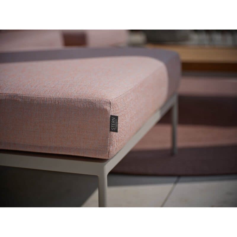 Stern "Coco" Loungehocker, Gestell Aluminium greige, Sitzfläche Textilgewebe sesam, Kissen Polyacryl lychee