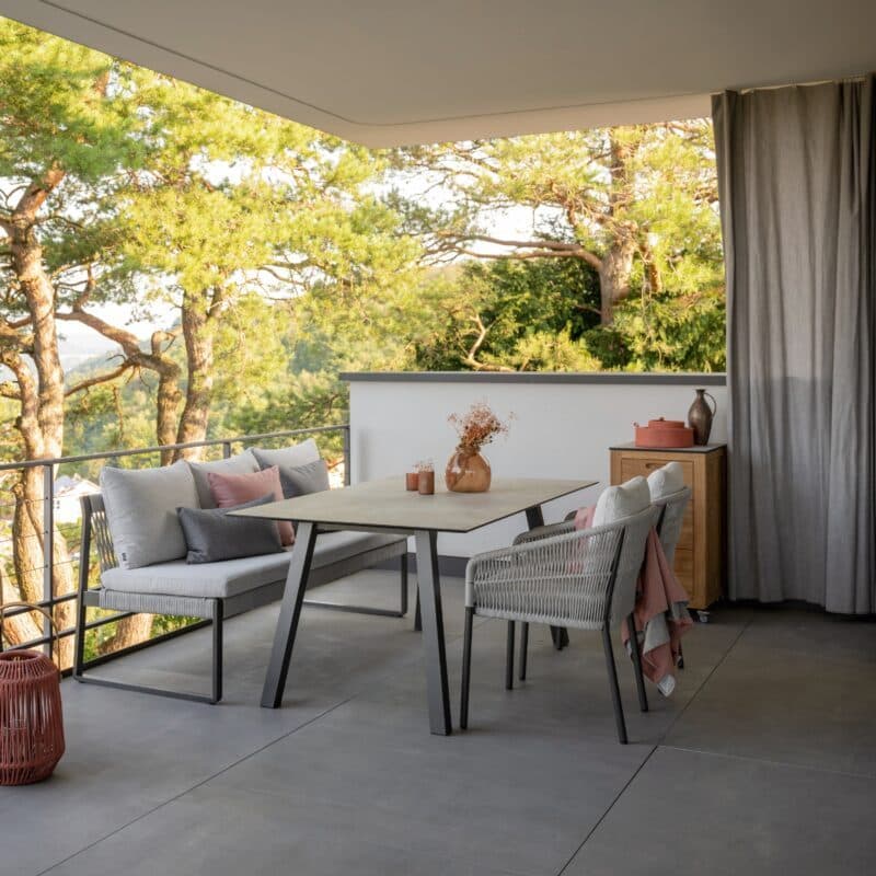 Stern "Tammo" Bank 3-sitzig, Aluminium anthrazit, Kordel stone, Kissen perlgrau