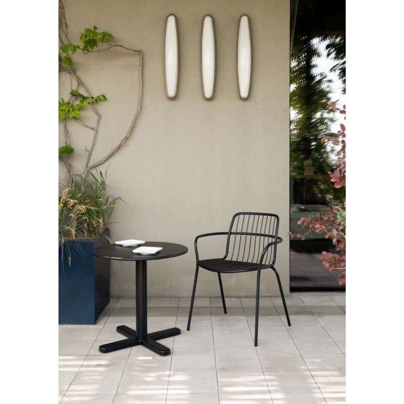 Emu "Alisea" Stapelsessel aus Stahl, "Darwin" Klapptisch aus Stahl