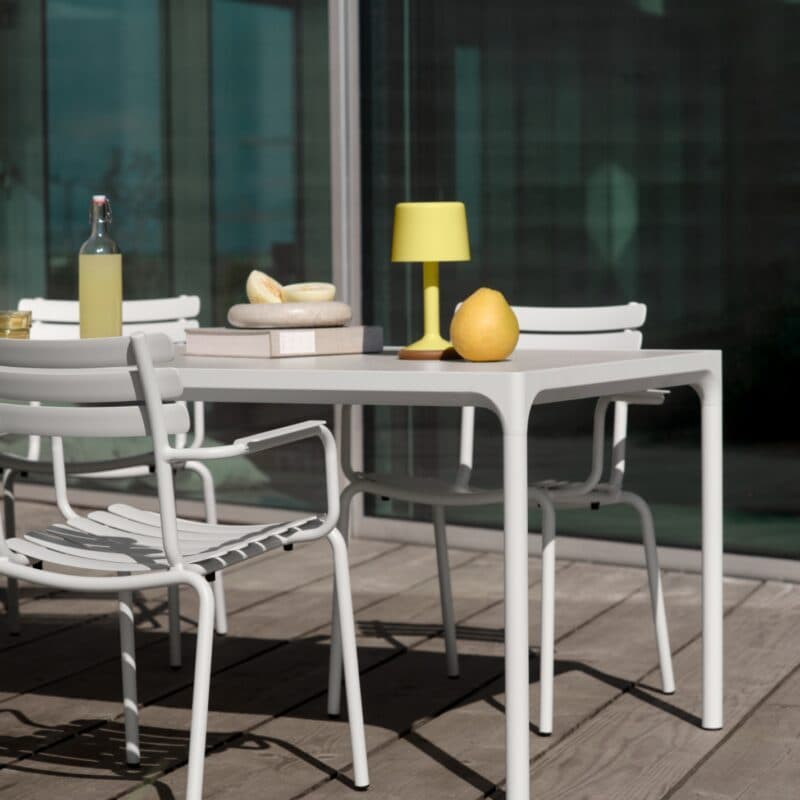 Houe "Luu" Outdoor-Tischleuchte, lemon zest